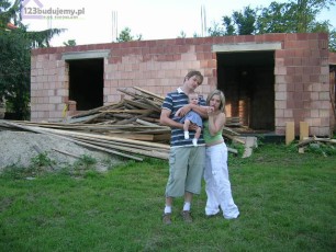 Widać już parter, schnie płyta strop