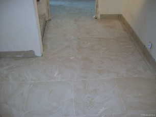 chiński gres polerowany na korytarzu