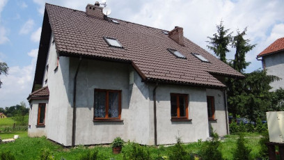 dom od przodu lewy bok