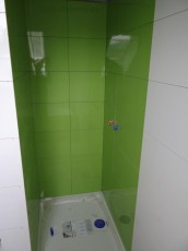 zabudowa wneki prysznicowej, prysznic z płytek ceramicznych, gres tubądzin