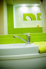 mała umywalka prostokątna