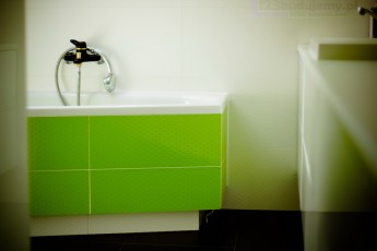 obudowa wanny zielone płytki