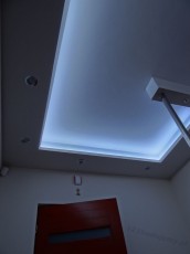 taśma led gzyms na suficie ozdobnym