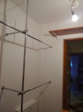 dwie rurki drążki na wieszaki na koszule, płaszcze