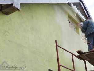 tynkowanie natryskowe elewacji, tynk mineralny tynk akrylowy z pistoletu