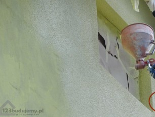 tynkowanie natryskowo samemu, kompresor sprężarka pistolet z podajnikiem i odpowiednią dyszą