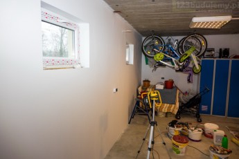 malowanie garażu, białe ściany w garażu czy to dobry pomysł ?