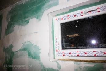 obrobka okien płytami w garażu
