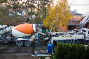 budowa domu pompa beton gruszka - lanie stropu