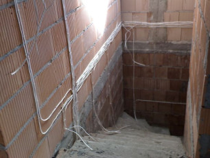 instalacja elektryczna, kable, bezpieczniki, rozdzielnia