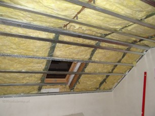 stelaż z profili cd i profili ud zabudowa poddasza