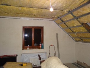 stelaż z profili cd i profili ud zabudowa poddasza wełna mineralna isover