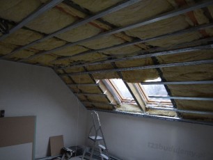 stelaż z profili pod płyty kartonowo gipsowy zabudowa poddasza podwieszany sufit