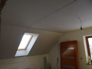 zabudowa sufitu na poddaszu gotowa do spoinowania