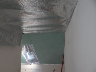 paroizolacja folią metalizowaną srebrną zabudowa poddasza , łazienka na poddaszy