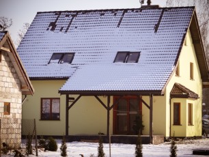 dom projekt archiskowronek, ośnieżony dach taras