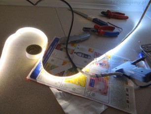 taśma z diodami tasma ledowa oświetlenie blatu w kuchni