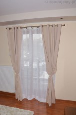 zasłony do sypialni na podwójnym karniszu z firanami