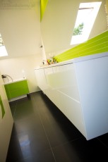 szafki podwieszane w łazience, szuflady na bieliznę