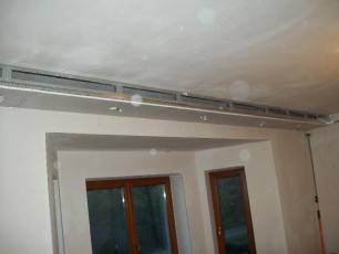 konstrukcja z profili nowoczesny sufit podwieszany z oświetleniem led gzym regips