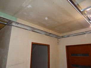 stelaż przykręcony do ściany, profile ud30 oraz cd60 sufit podwieszany z oświetleniem