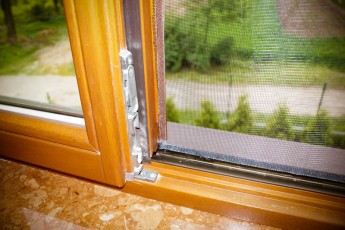 Moskitiera siatka na owady na okno