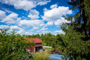 Widok na sąsiadów od strony balkonu