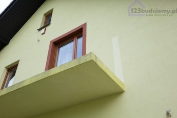 uzupełnienie ubytku w tynku na elewacji