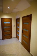 Przedpokój na poddaszu, drzwi drewniane
