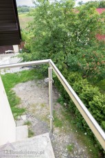 barierka aluminiowa szklana na balkonie