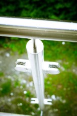 uchwyty na tafle szklane