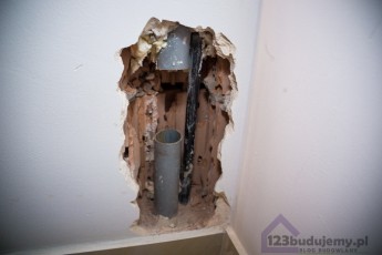 Wytrzyszczka kanalizacyjna rewizja na pionie kanalizacyjnym