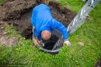 montaż studni zbiornika na beszczówkę