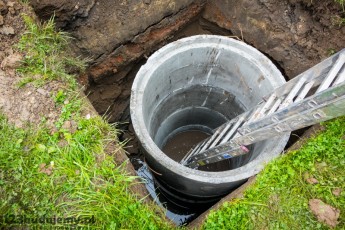 kręgi betonowe w ziemi