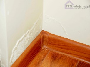 zamoknięta ściana od wody w kominie, zatkana kanalizacja