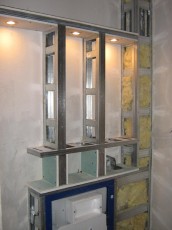 nowoczesna łazienka, półki na ścianie na kosmetyki