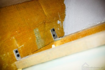 stelaż między krokwiami podbitka