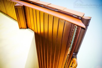 Panele jednowarstwowe lub komorowe wykonane są z twardego PVC