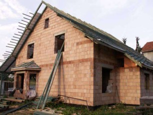 ekipa budowlana od dachu