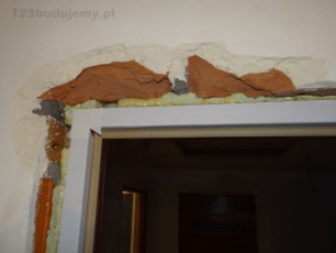 ościeżnice futryny nie regulowane trzeba obrobić tynkiem lub płytą kartongips