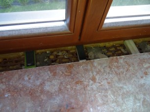 montaż parapety pod oknem