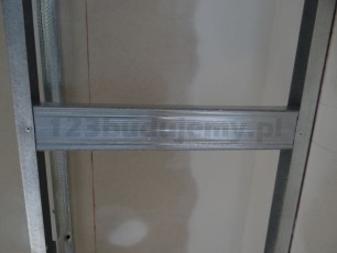 sufit dwupoziomowy z płyt gipsowych, drugi poziom sufitu gzyms na taśmę led