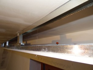 nowoczesne sufity z oświetleniem led, halogenowym, ozdobne konstrukcje