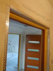 montaż drzwi wewnętrzne drewniane sosnowe