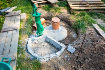 pompa abisynka studnia obudowa abisynki granit