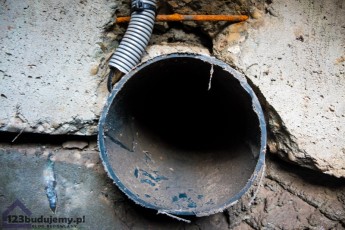 rura spustowa deszczówka z rynien