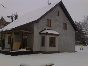śnieg na dachu