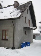 balkon cały w śniegu