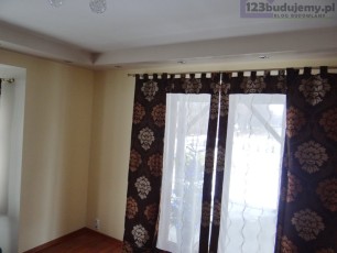 Zasłony firany ekrany na drzwiach na taras w salonie