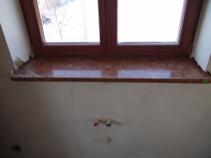 Parapety wewnętrzne z aglomarmuru